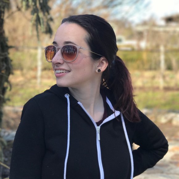 Meet your Posher, Laura - Picture 1 of 1